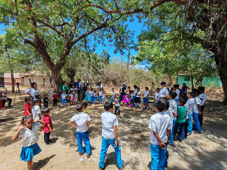 Filial Naval lleva alegría y solidaridad a la niñez de El Castaño, Choluteca