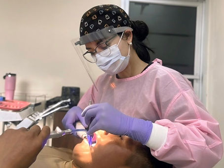 Comprometida con la salud y la educación: la FAH apoya la formación odontológica