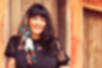 Mayra Sigwalt com brinco indígena