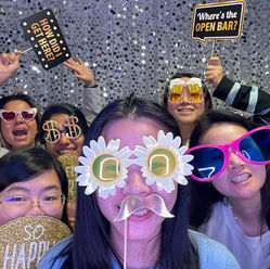 Large group of guests squeezing in to frame for picture