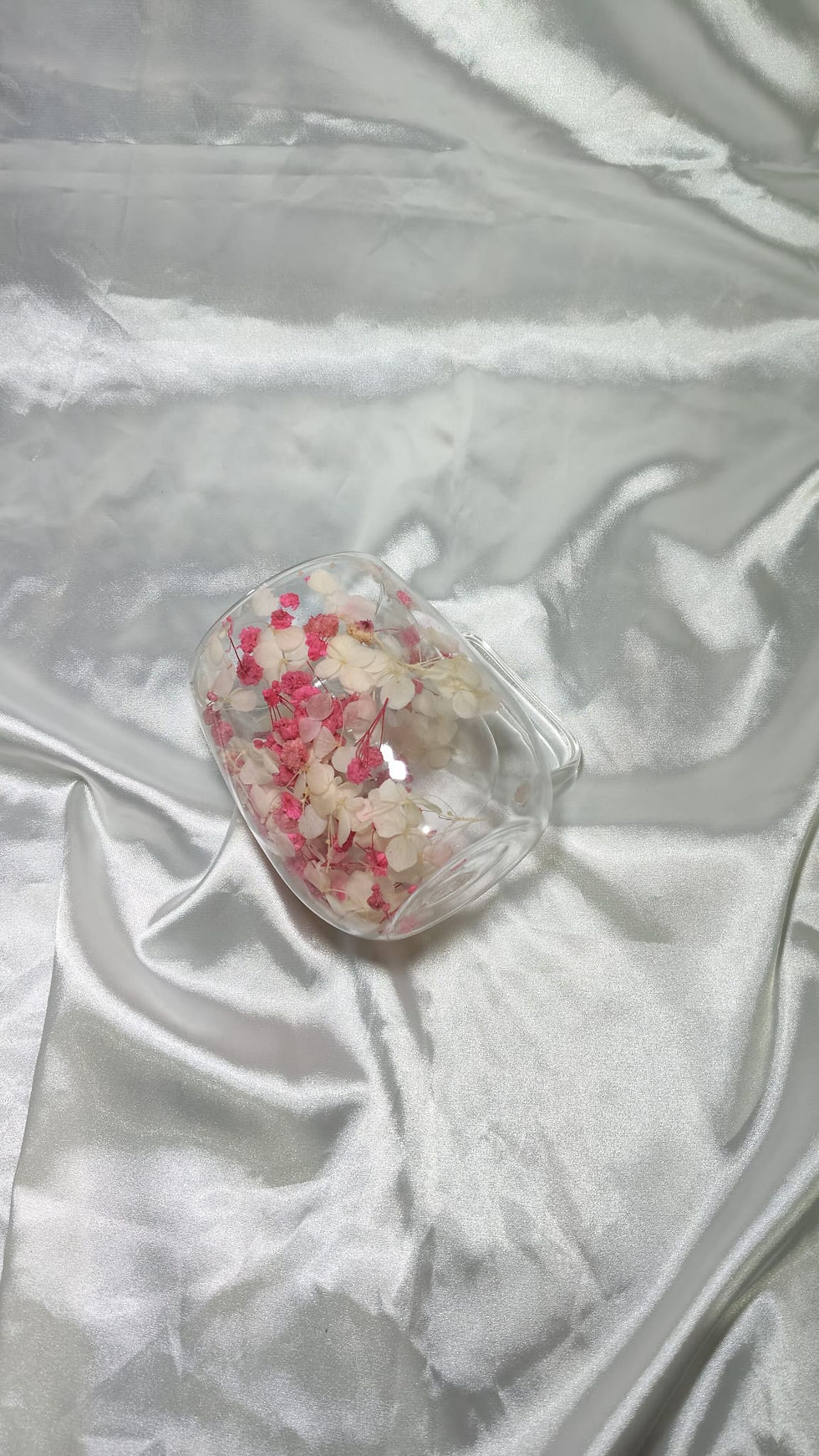 Küçük resim: Pembe Düşler – Isıya Dayanıklı Çift Cidarlı Canlı Kurutulmuş  Çiçekli Kupa