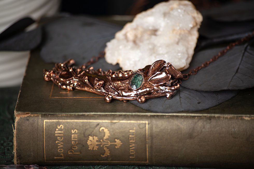Thumbnail: Rose Cut Emerald Jaw Bone Necklace