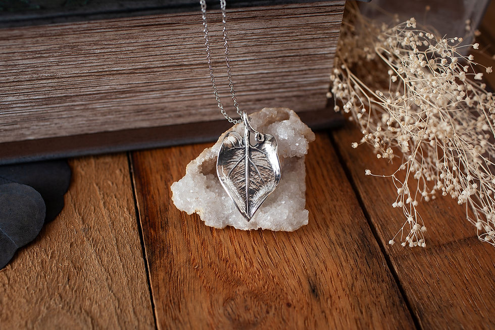 Thumbnail: Enchanting Leaf Pendant