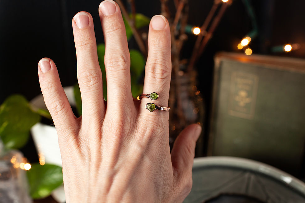 Thumbnail: Raw Peridot Copper Ring / Size 10