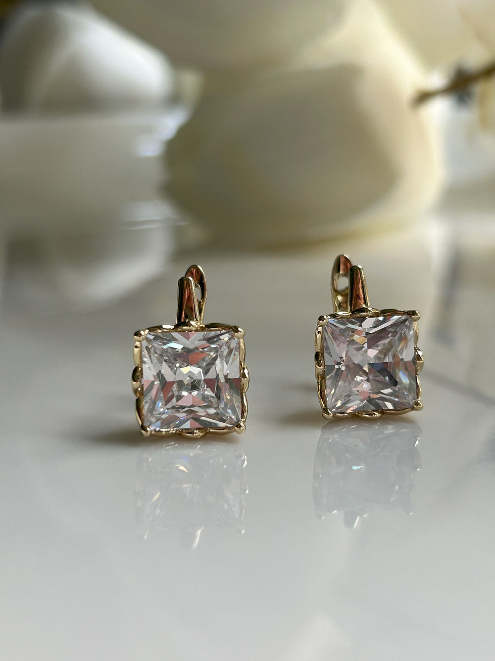 İBİZA Baget Taşlı Kare Form Xuping Küpe-Işıltılı ve Modern Tasarım