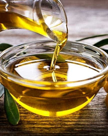 AN257-Pouring-Olive-Oil-732x549-thumb_ed