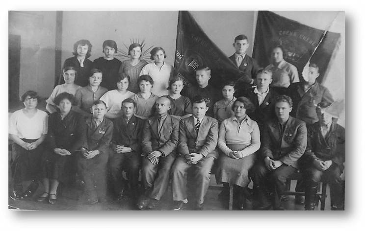 Историю развития колледжа можно разделить на 4 этапа: 1 этап - 1931- 1937 гг. – педагогический техникум 2 этап - 1937 - 1978 гг. – педагогическое училище 3 этап - 1978 – 1993гг. педагогические училища № 1 и № 2. 4 этап - 1993 – 2020 гг. –педагогический колледж. Октябрь 1931 года Уральское облоно вынесло решение о создании в Магнитогорске педагогического техникума. И уже 24 октября прибыла первая группа учащихся в количестве 15 человек из Челябинского педтехникума вместе с преподавателем математики Марфой Павловной Левицкой – она и стала первой заведующей учебной частью. Занятия начались 10 января 1932 года в только что построенной школе на пятом участке. 1934 год – создано четыре учебные группы дневного отделения и пять групп вечернего. Появились первые штатные преподаватели: Грабецкая В.С. - преподаватель математики, Соснина А.Н. - преподаватель русского языка, Махниборода И.В.- преподаватель химии, Жабин Т.В. - преподаватель естествознания, Лященко А.М.- преподаватель пения, Ку