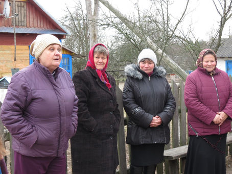 «А ВИ НАМ СКІЛЬКИ ГРОШЕЙ ПРИВЕЗЛИ?», - ЖИТЕЛІ СЕЛА ШЛАПАНЬ ДО ІРИНИ КОНСТАНКЕВИЧ