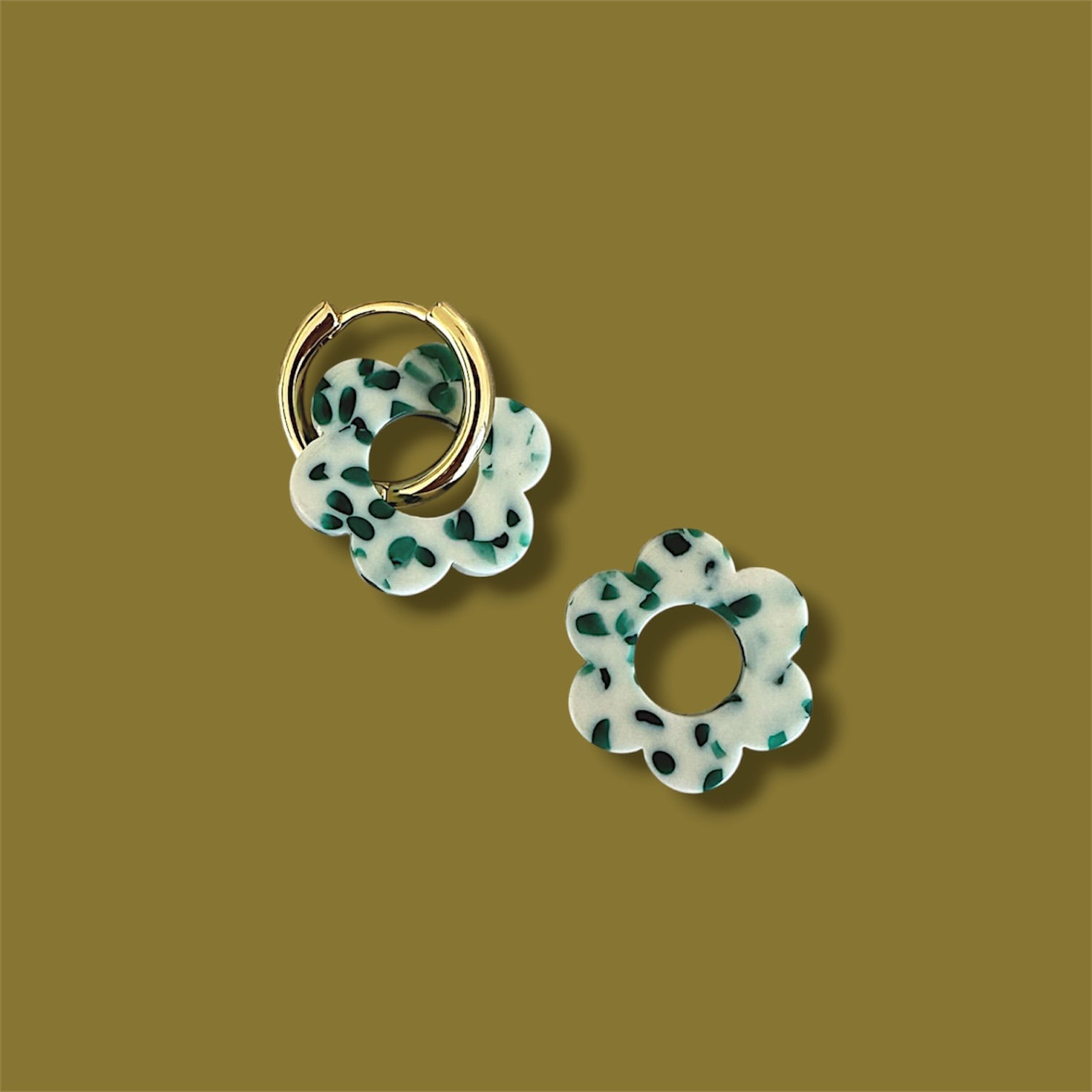 Paire de boucles d'oreilles June MM - Dalmatien vert