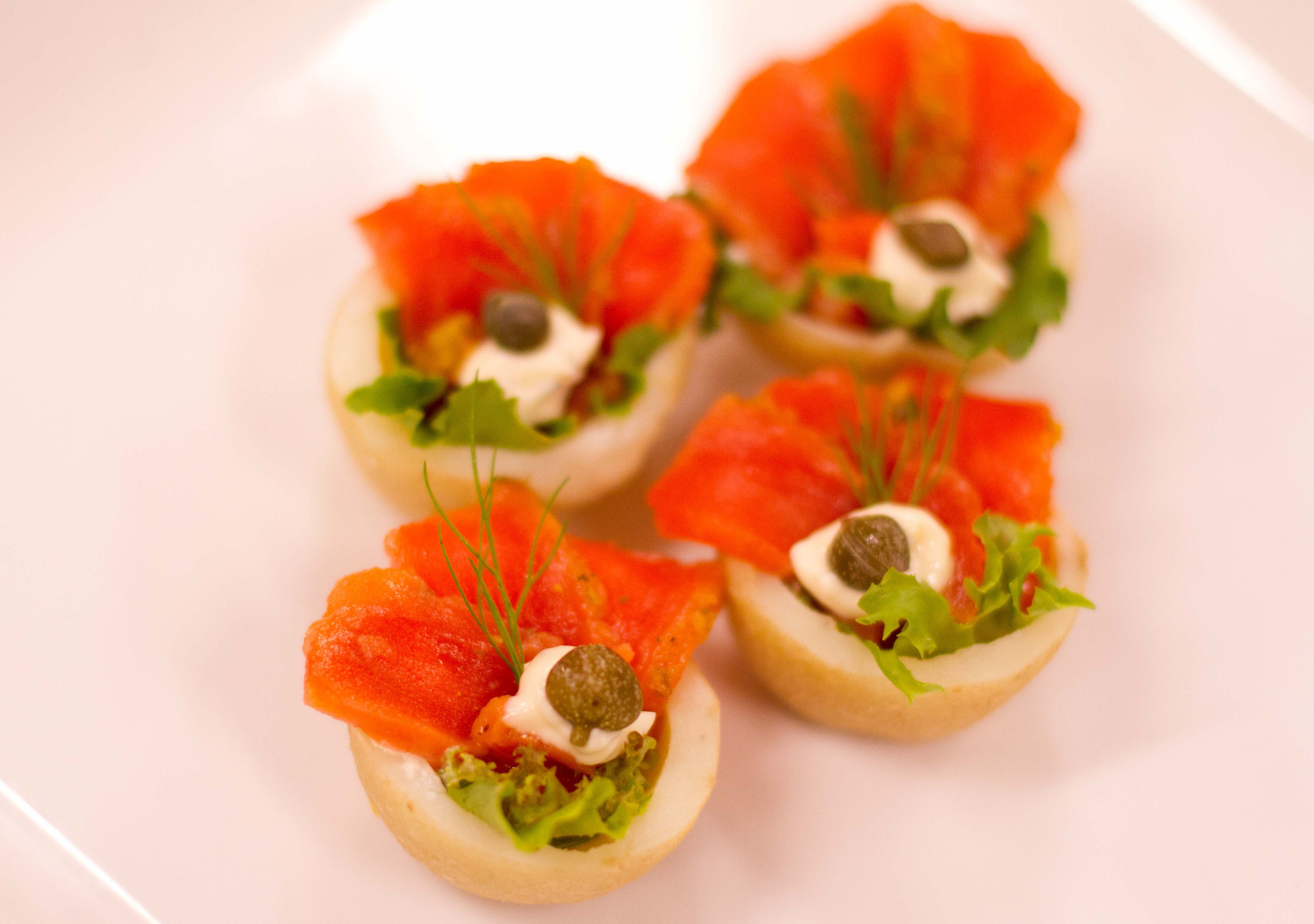 Cured salmon basket
