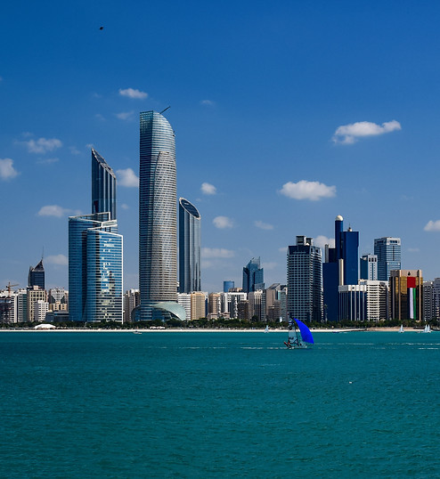 Abu_dhabi_skylines_2014.jpg