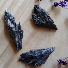 Pedra Cianita Negra / Vassoura de Bruxa Cristal Natural Bruto (unidade)