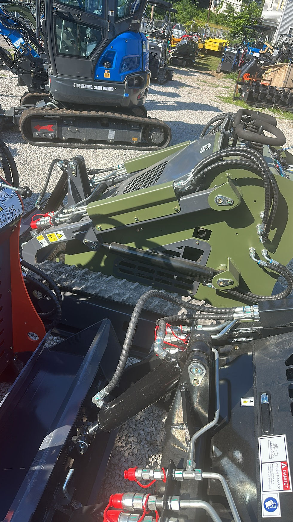 Thumbnail: Honey Badger HBS04 23hp V Twin gas engine 3 stage pump, 3 valve 1000lbs capacity