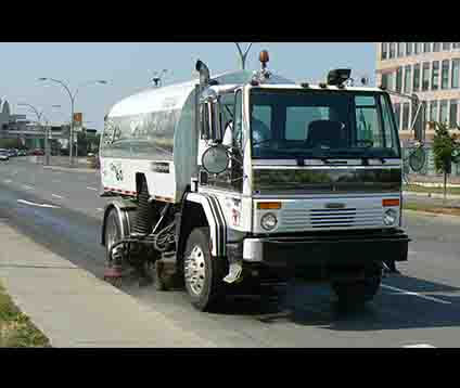 بدء أعمال الصيانة الربيعية في مدينة لافال وتذكير بأهمية احترام قواعد الوقوف الموسمي