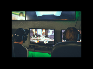 الإدمان على الألعاب الإلكترونية عند الأطفال: هل هو خطر حقيقي أم مجرد مرحلة؟