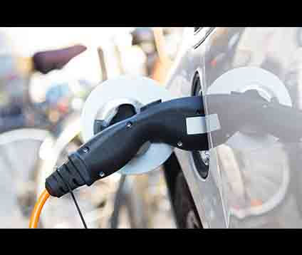 مدينة لافال تقوم بتحديث سياستها لإدارة السيارات الكهربائية