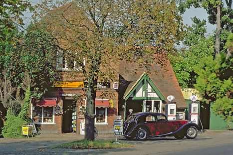 Philps Shop - Summer 1980s.jpg