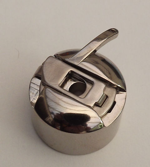Bobbin Case For Bernina Sewing Machines – Fits 530, 700, 707, 717, 801, 810, 830, 910, 1005, 1030 (CKPSMS)