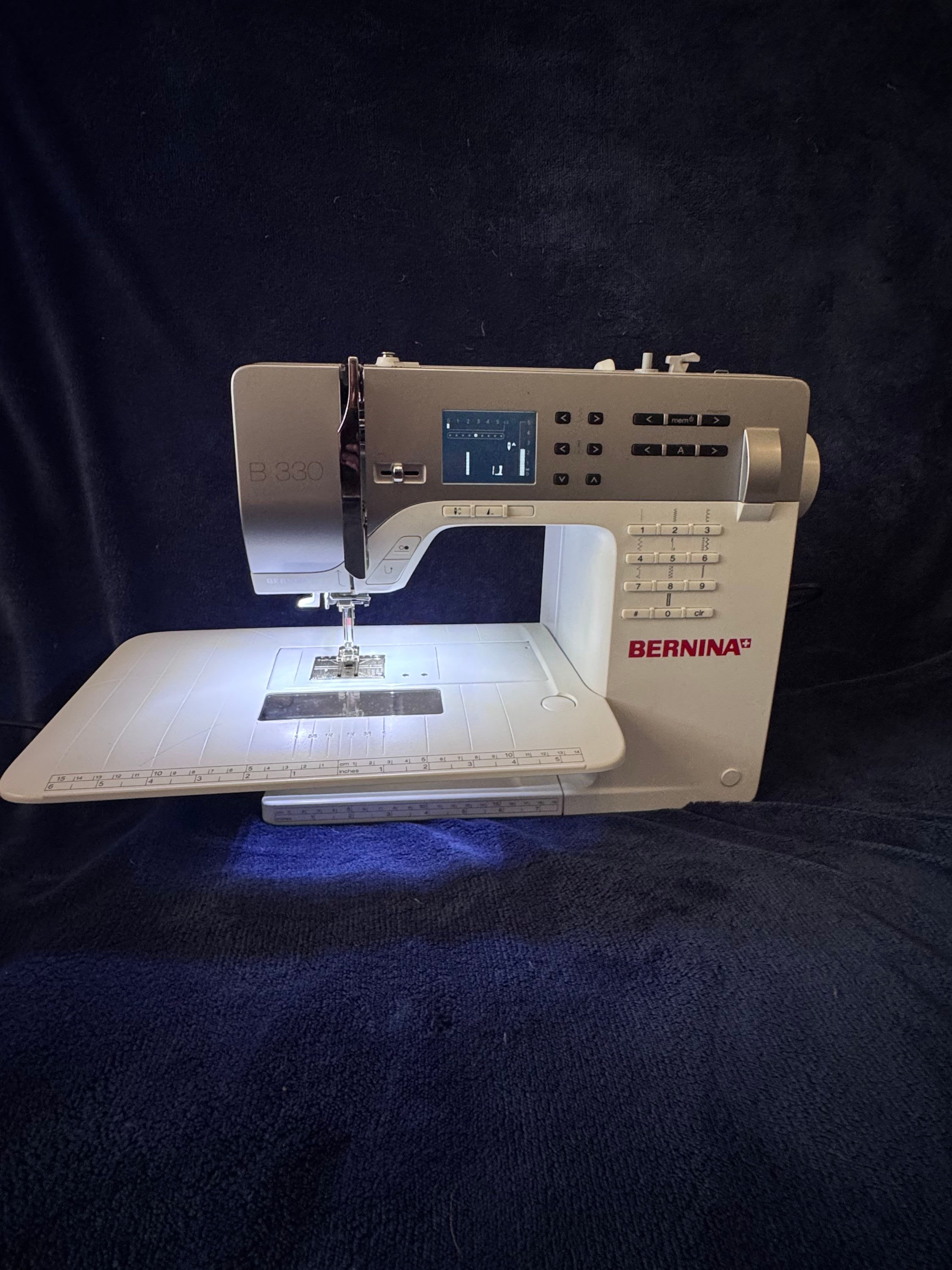 Bernina B330