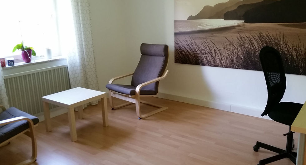 Behandlungszimmer 2.jpg