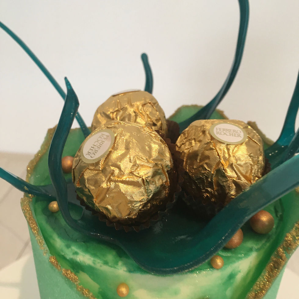 Thumbnail: Photo of Isomalt and sugar sheet cake by Barbara Cakes London