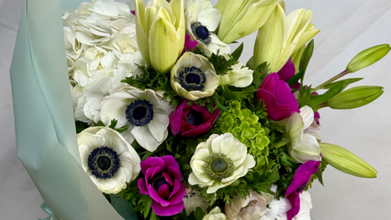 Same-Day Flower Delivery in Downtown Toronto & the GTA: When Every Moment Matters
