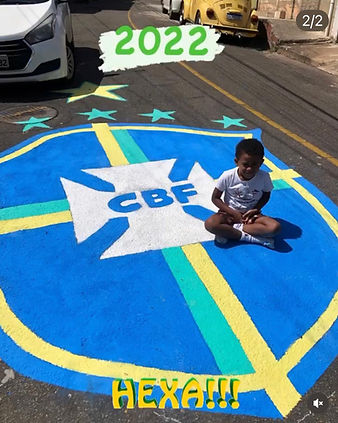 Heitor, neto da Marlene, e a tradição das fotos na rua.jpeg