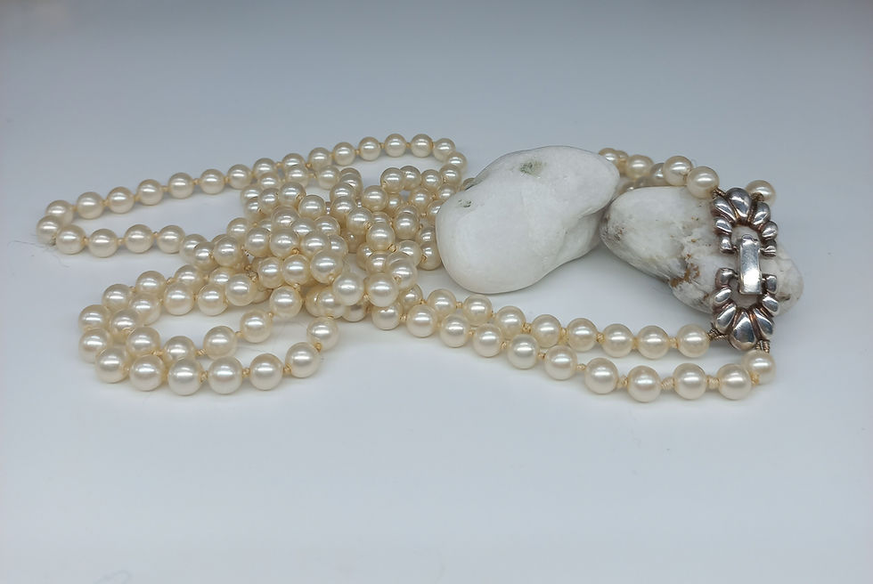 Thumbnail: Rosita of London 60s White Pearl Necklace with Silver 925 Box Clasp