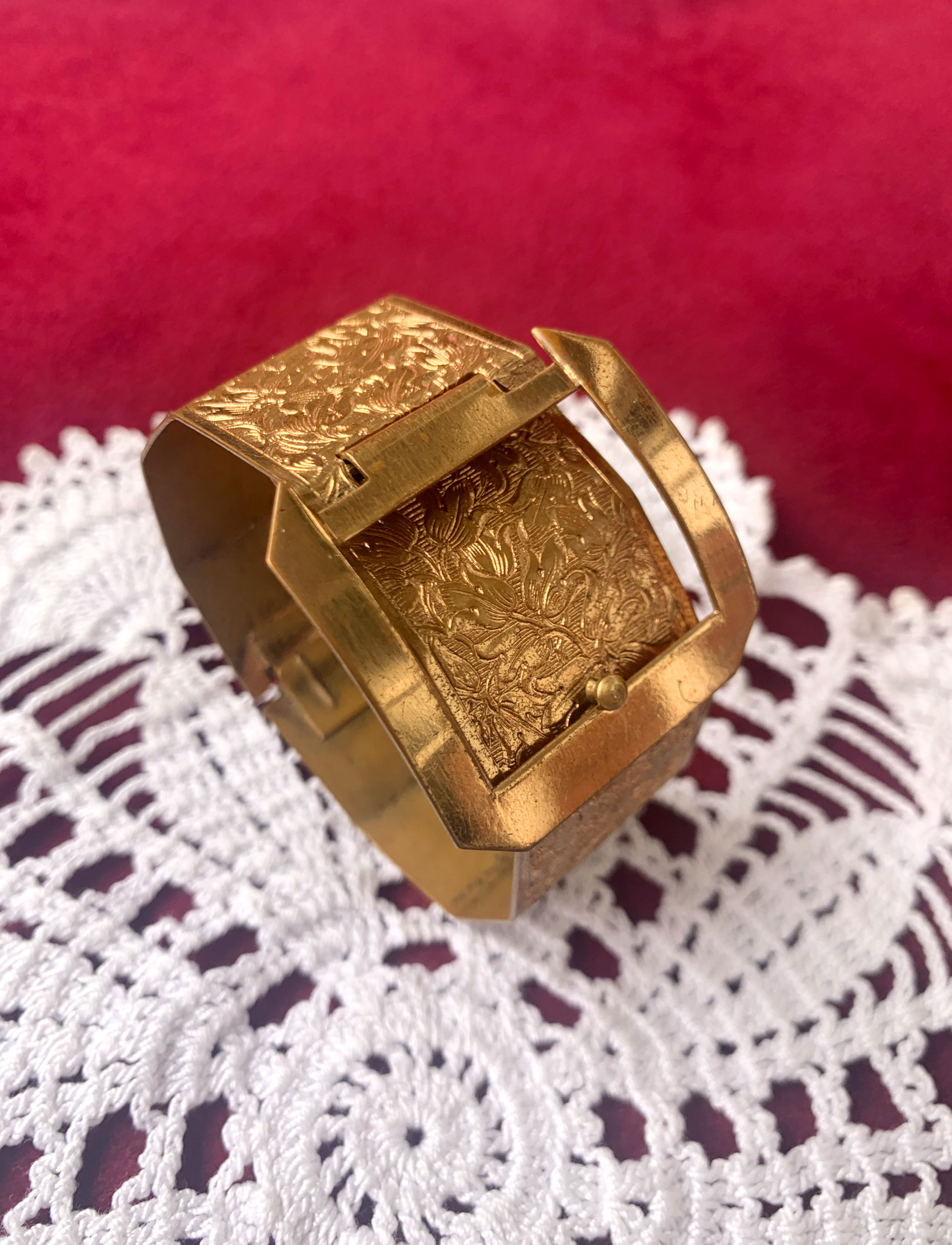 Victorian Gold Gilt Engraved Buckle Bangle