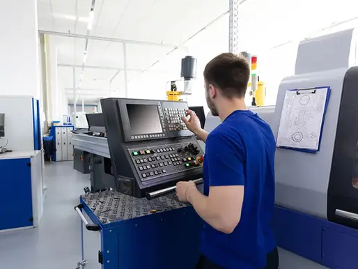 Panel sterowania w zautomatyzowanym systemie produkcyjnym