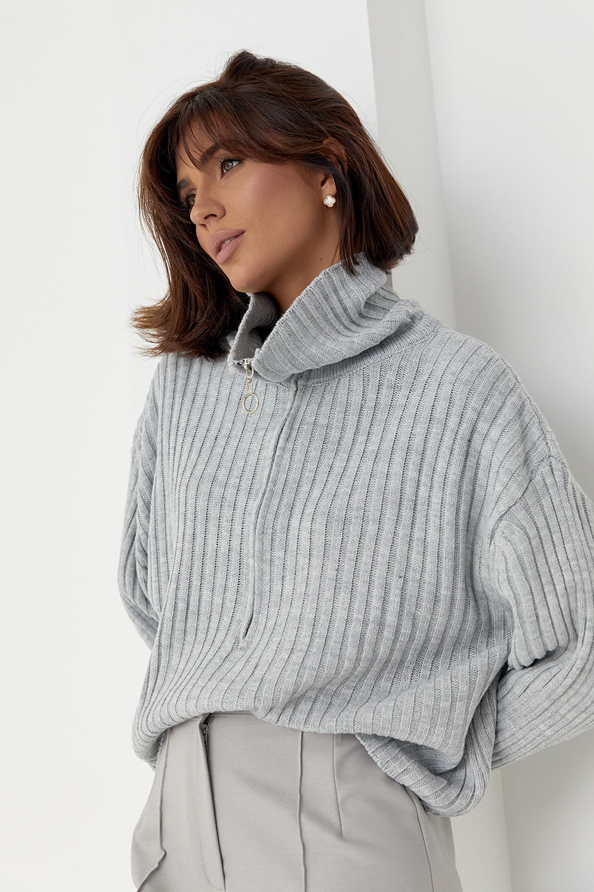Жіночий светр з блискавкою на комірі