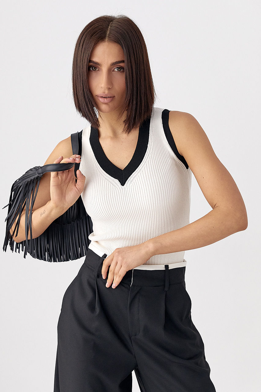 Майка в рубчик з чорною окантовкою