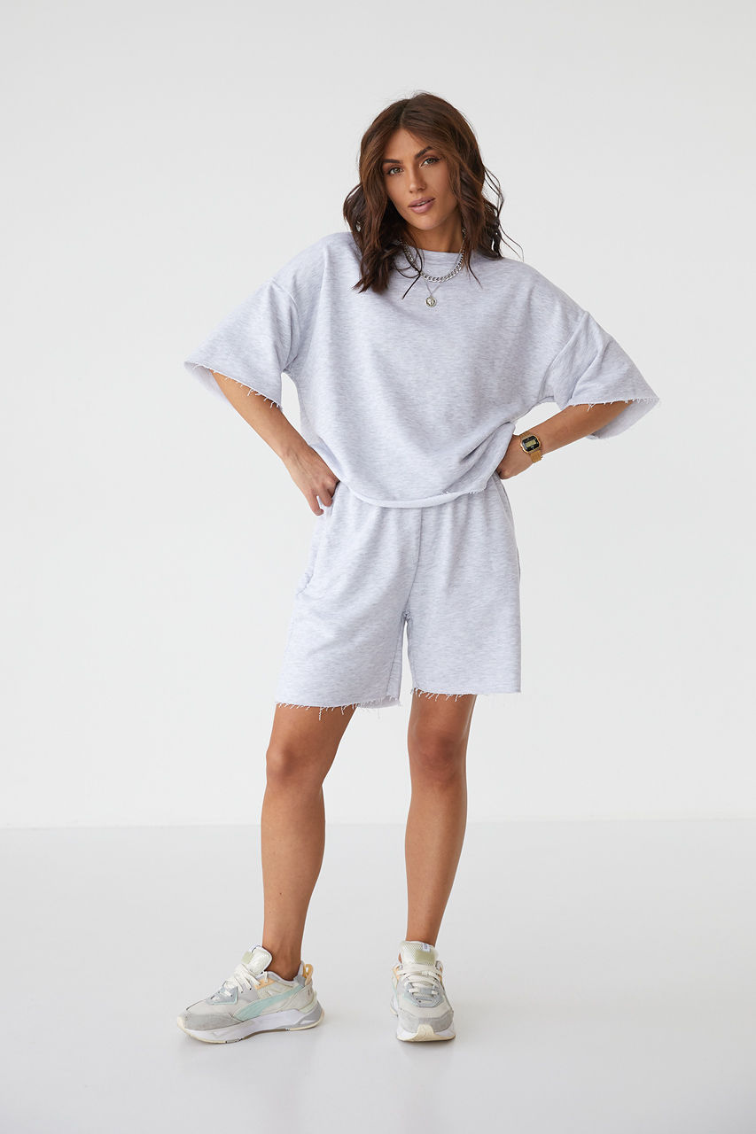 Однотонний трикотажний костюм з шортами та футболкою
