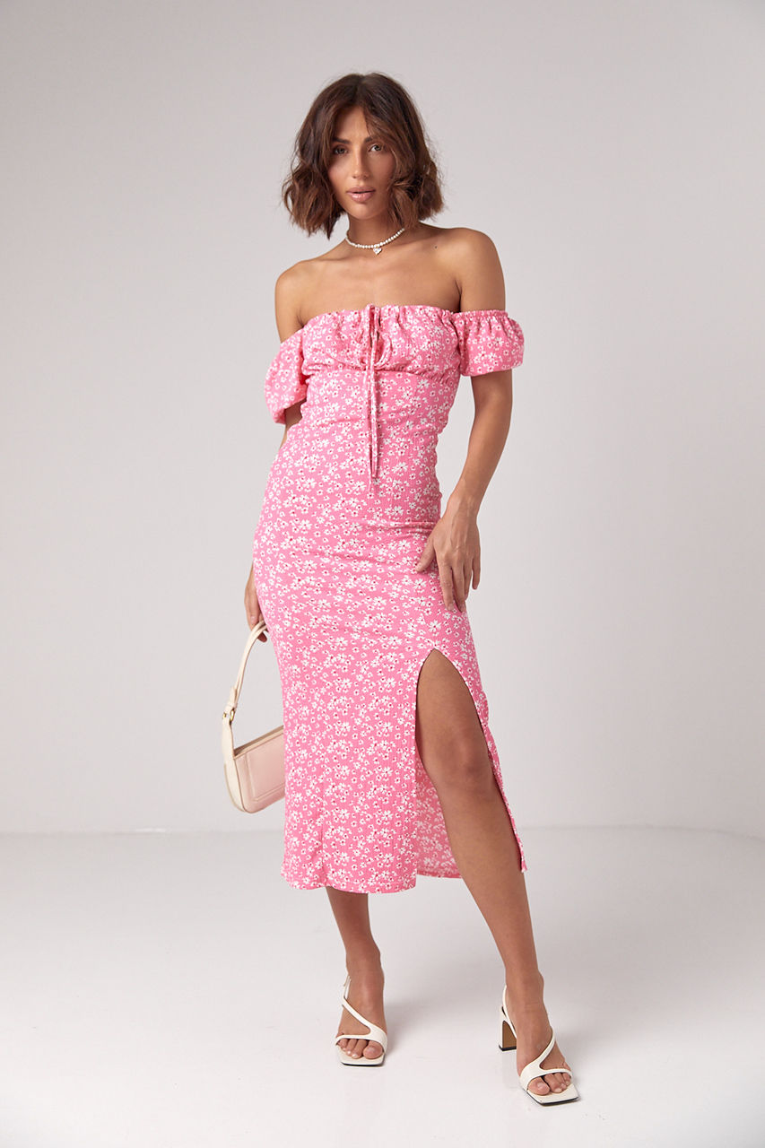 Літня сукня міді в квіточку з відкритими плечима