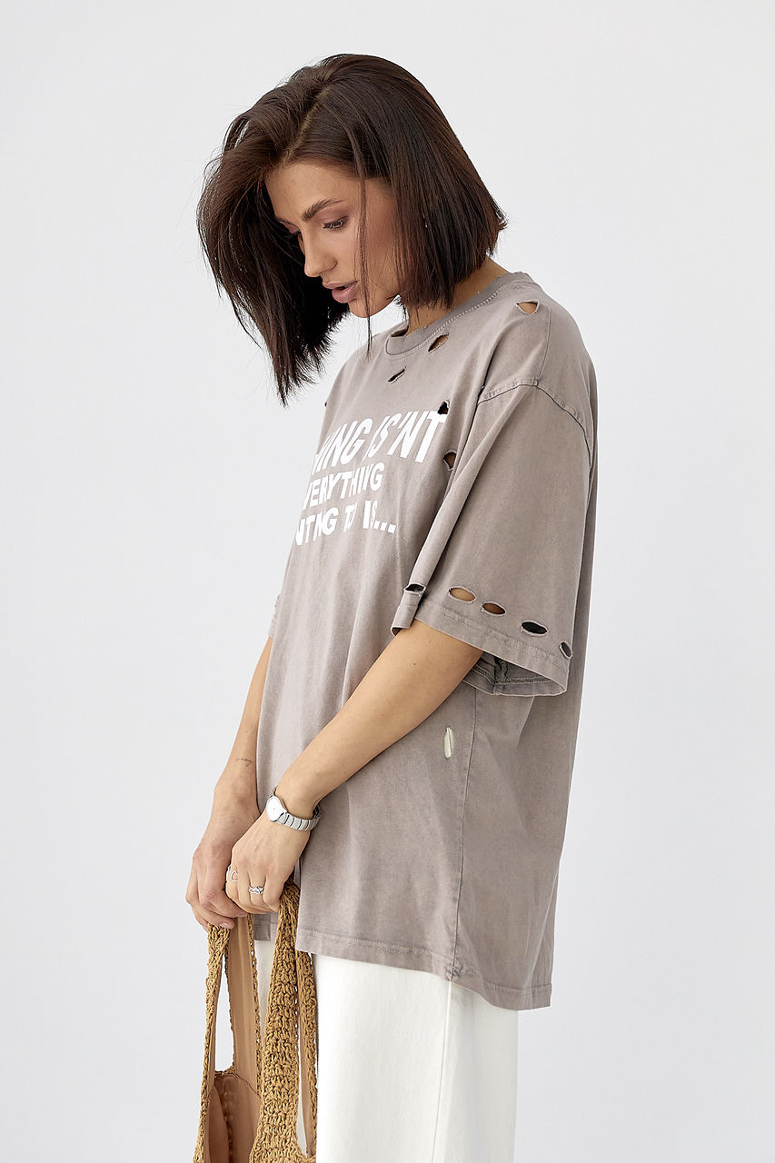 Футболка з дірками в техніці тай-дай