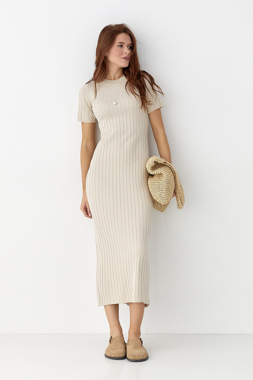 Сукня в рубчик з короткими рукавами