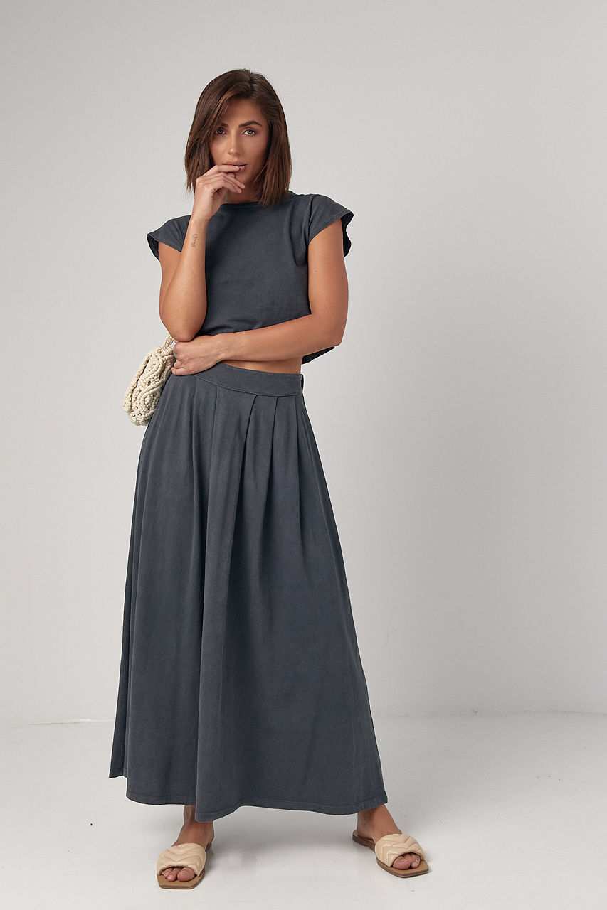 Літній трикотажний костюм з довгою спідницею та футболкою