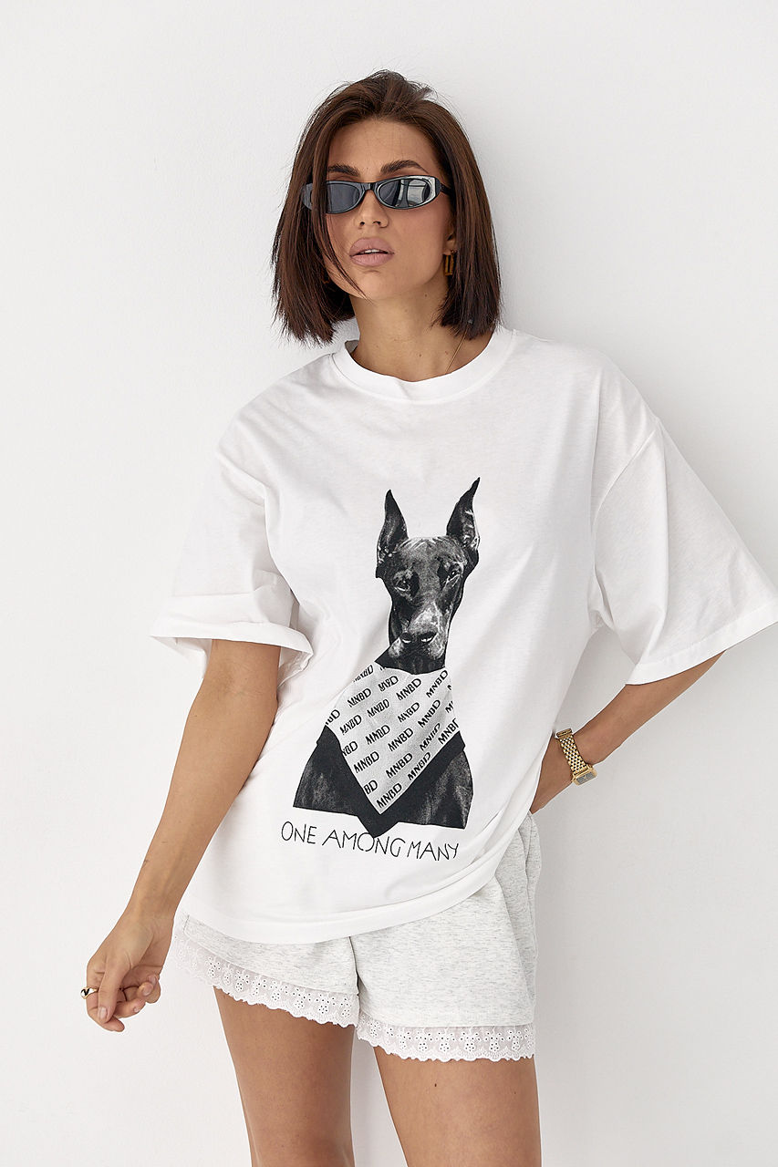 Жіноча футболка з доберманом