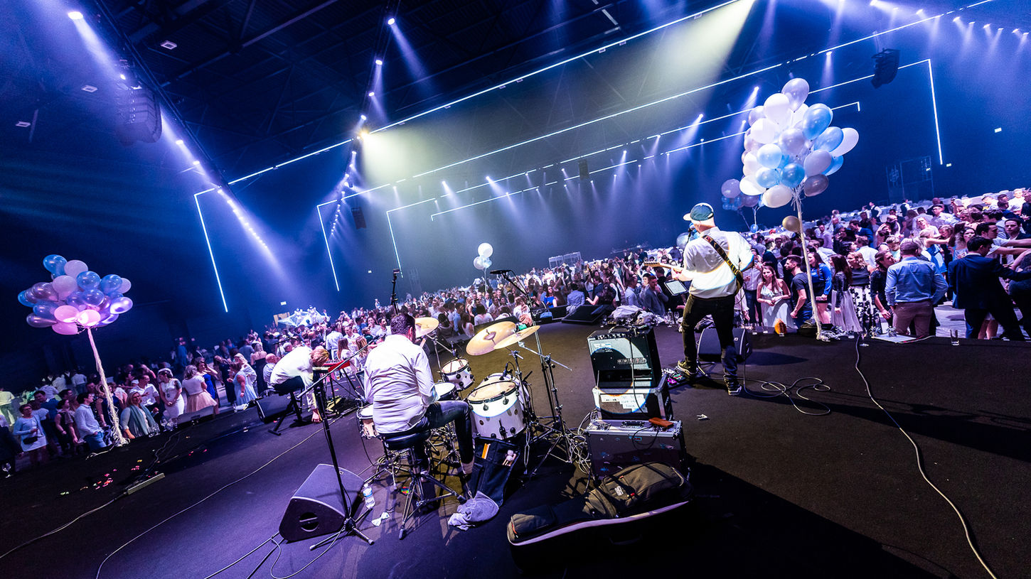 martijnvleeuwen.nl_HerbalifeNuttrition_2019_Brabanthallen_Mainstage_MartijnvanLeeuwen_1.JP