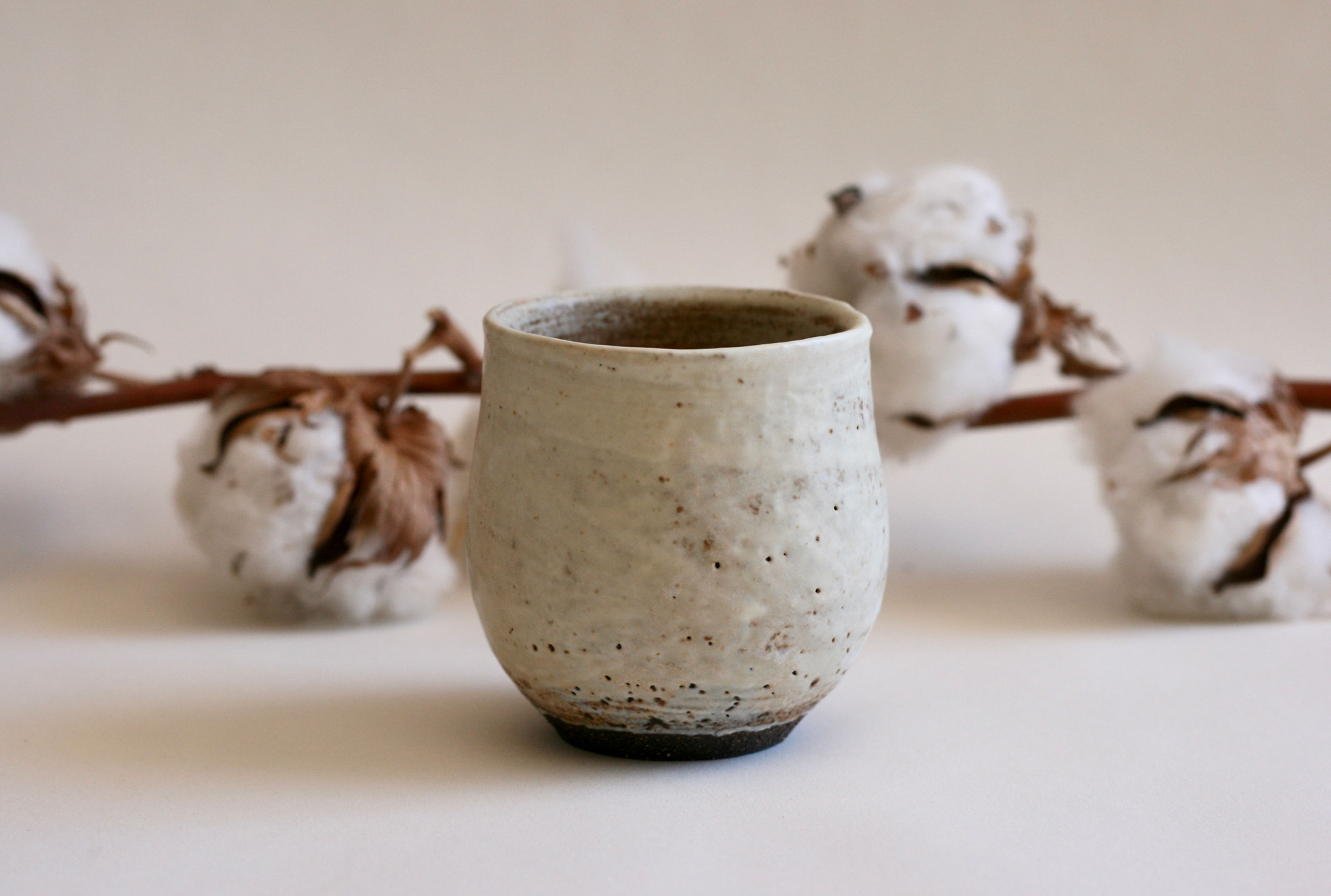 Cream round ceramic cup - Small