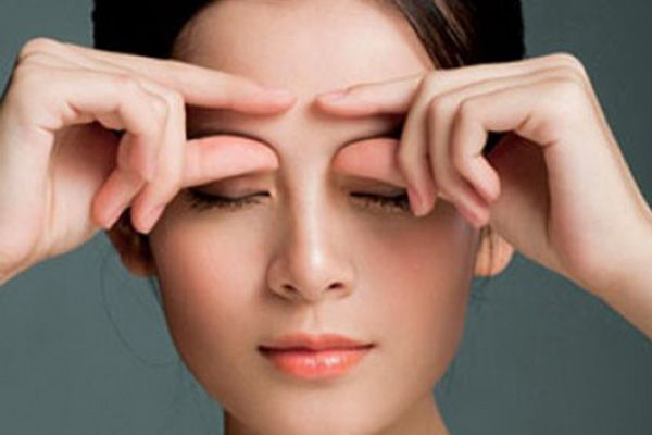 3 cách chữa sụp mí mắt nhẹ trong 20 phút