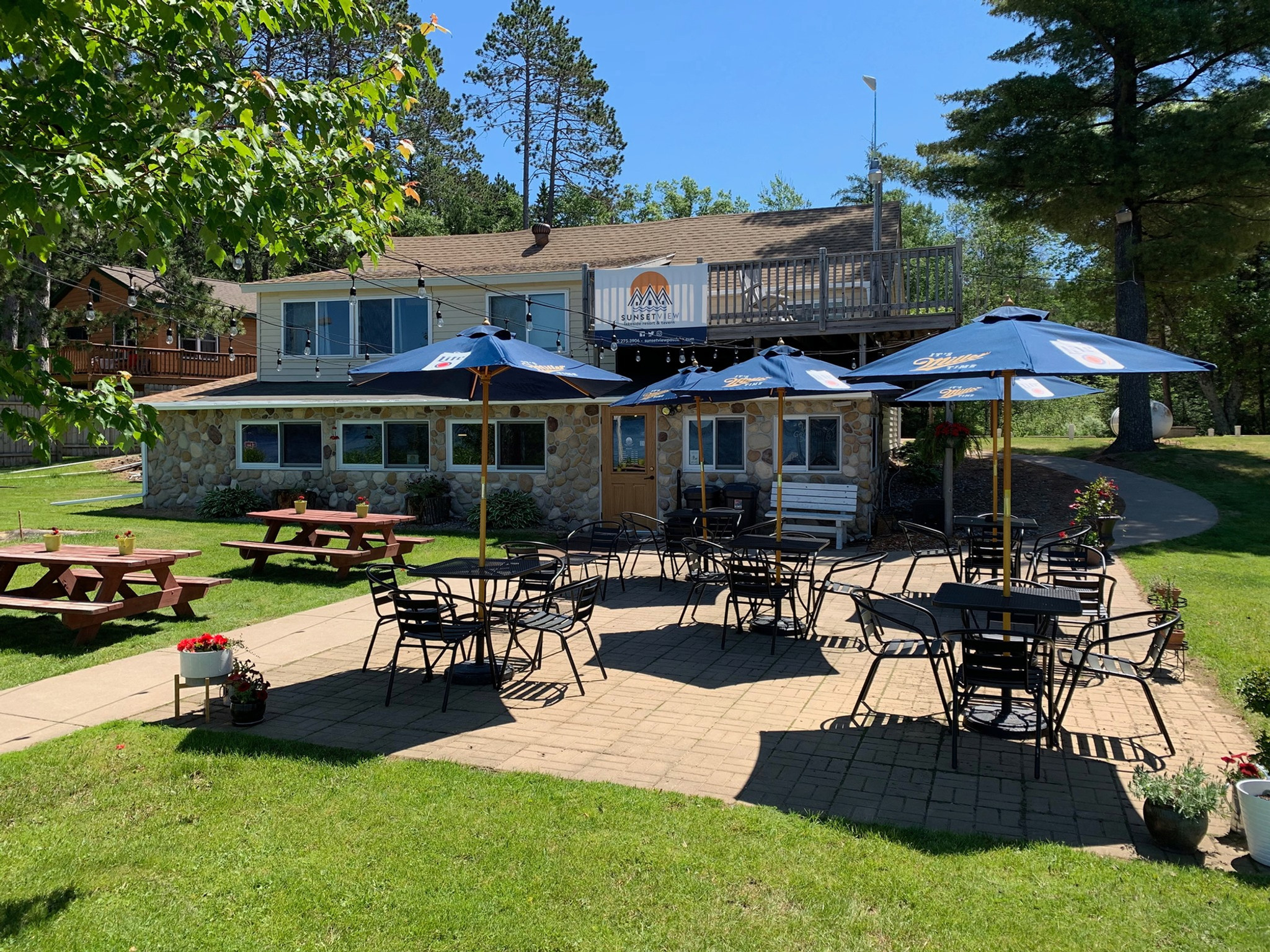 Sunset View Resort & Tavern Vacation Resort Rentals Bar in Elcho