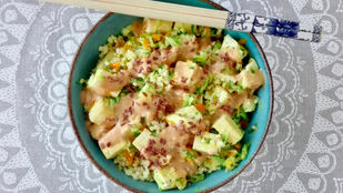 Vegane Buddha-Bowl mit Erdnusssauce