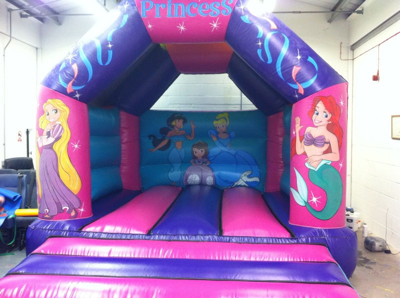 childrens bouncy castle macclesfield, buxton, high peak, poynton, congleton, alderley edge