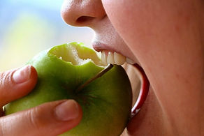 LES ALIMENTS QUI FAVORISENT UNE BONNE SANTÉ BUCCO-DENTAIRE