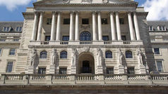 La Banque d'Angleterre abaisse les taux d'intérêt malgré une inflation en hausse - Une analyse économique