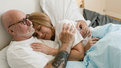 Dormir ensemble ou séparément pour un meilleur sommeil ?