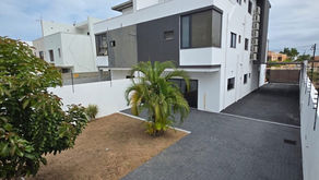 Arrenda-se vivenda geminada t5 no Triunfo (proximo ao condominio Vila Sol) por 120 mil Mt/ 847370017