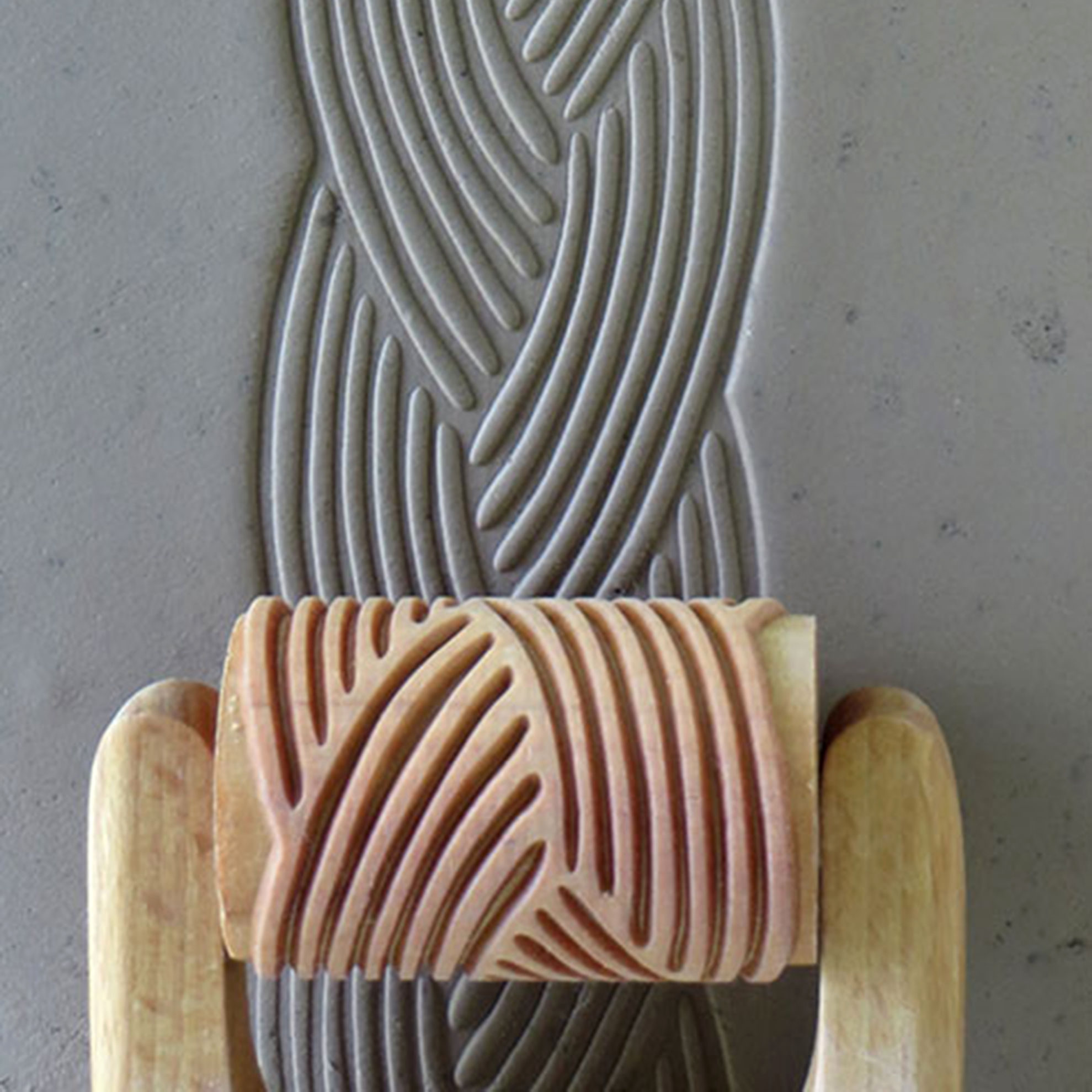 MKM - RL-003 Large Handle Roller – Big Braid