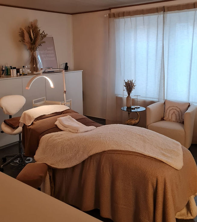 Schoonheidssalon Friendlyface behandelkamer_edited.jpg
